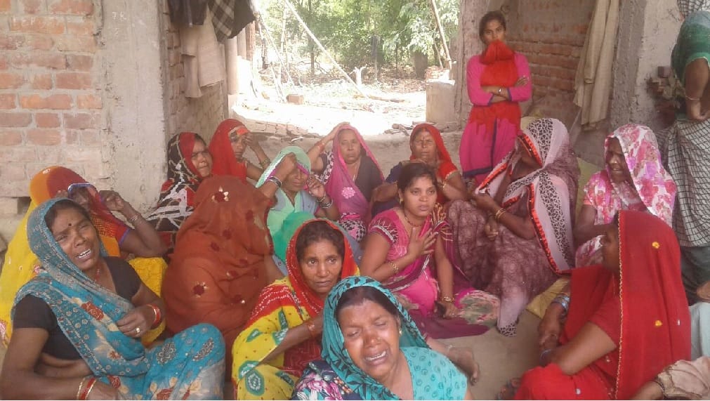 पिता-पुत्र की हत्या में नौ लोग नामजद, गांव के सभी पुरुष घर छोड़कर फरार