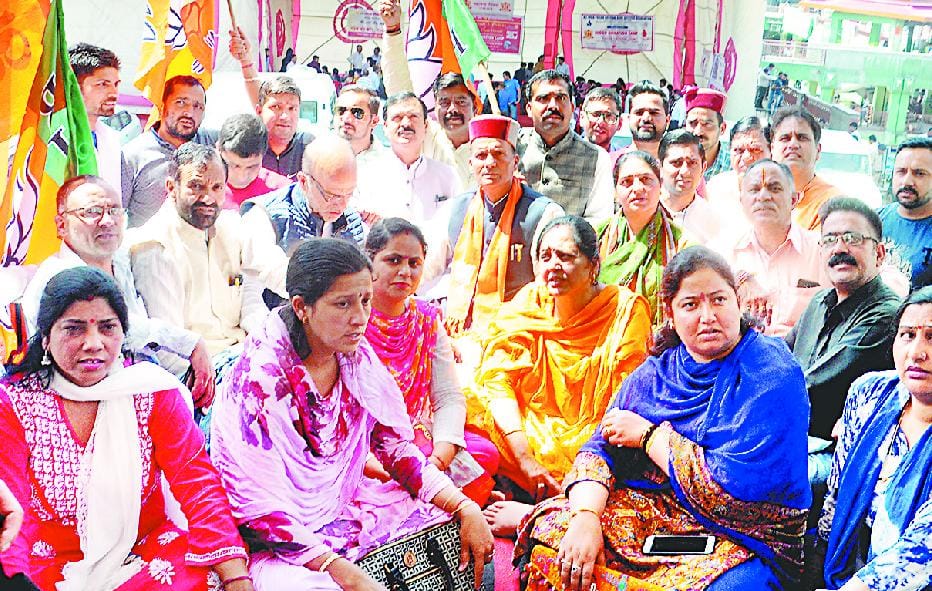 विपक्ष के सांसदों ने उड़ाई लोकतंत्र की धज्जियां : रामस्वरुप शर्मा