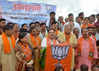 BJP leaders protest only six hour at PM modi constituency