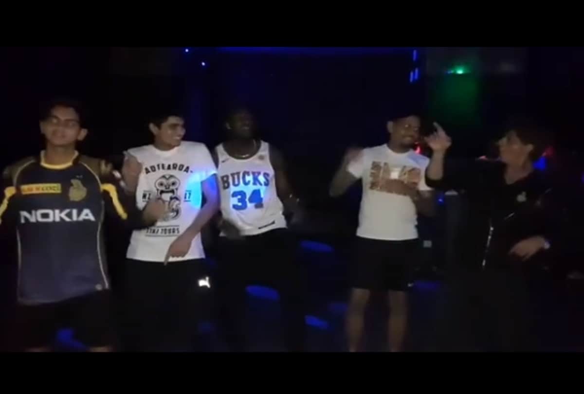 IPL 2018: Bollywood actor Shahrukh Khan party hard with his KKR team, see Andre Russell dance