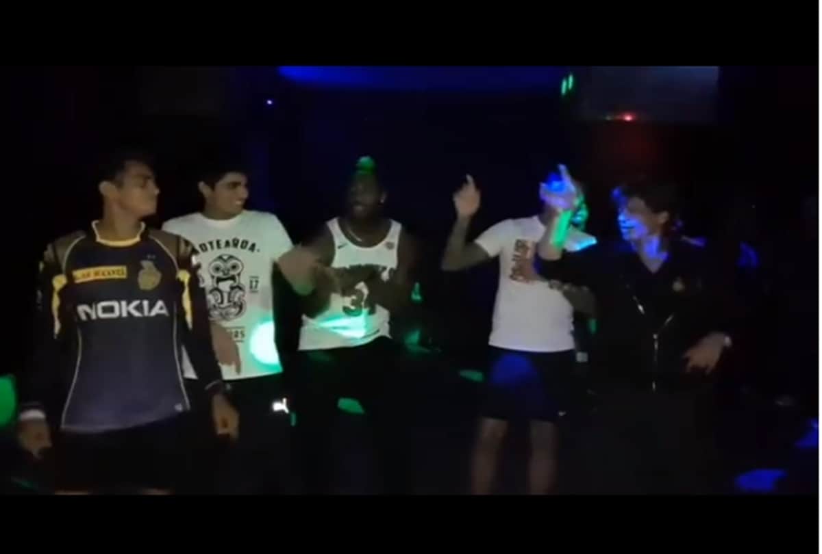 IPL 2018: Bollywood actor Shahrukh Khan party hard with his KKR team, see Andre Russell dance