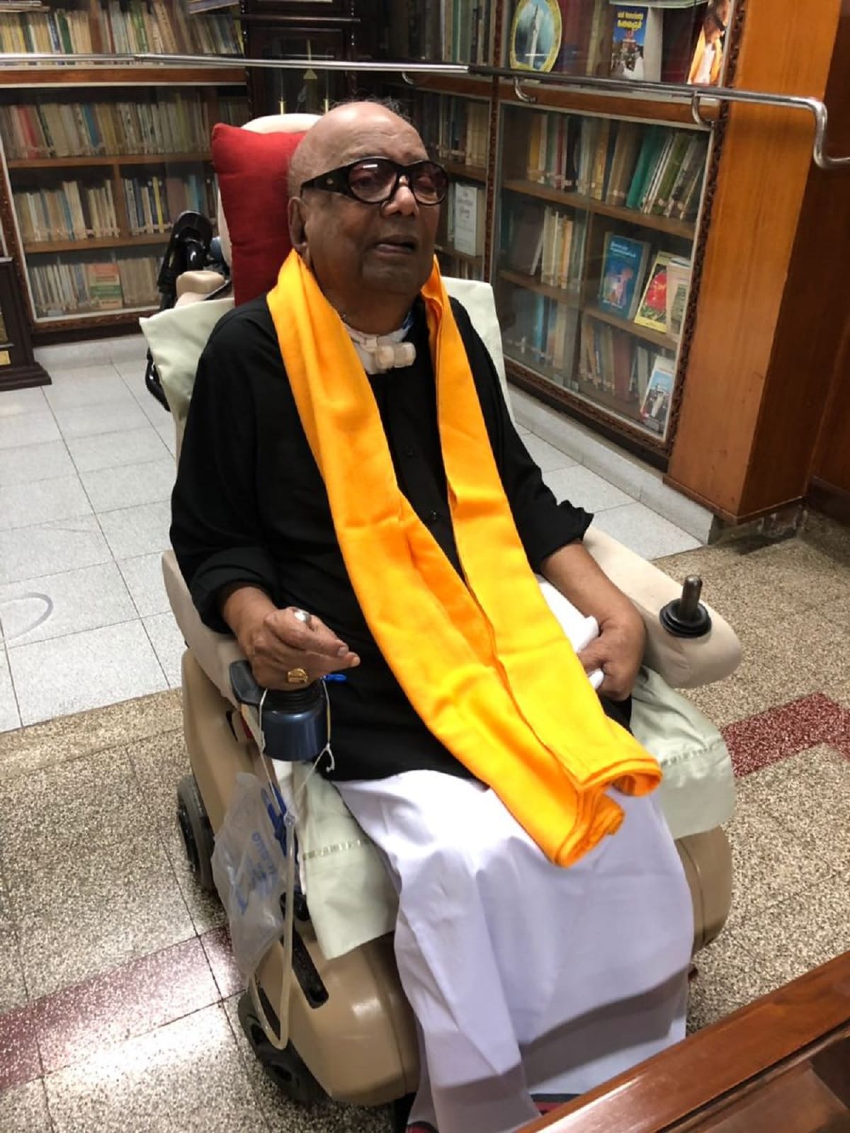 Cauvery Protests DMK M Karunanidhi wearing black and Kanimozhi joins protest against PM Modi visit