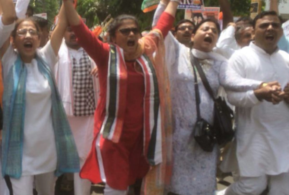 protest of mahila congress against unnao case