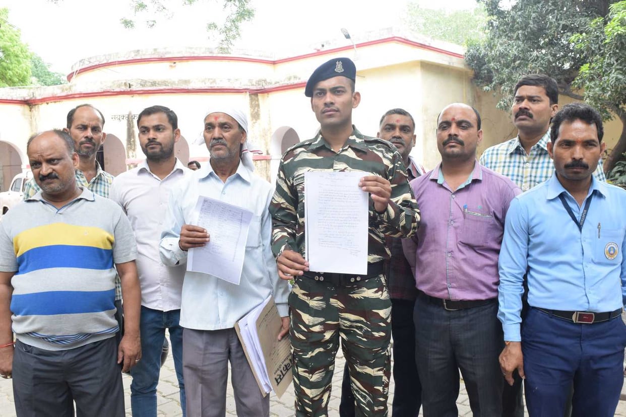 CRPF personnels fight for his native land gives letter to DM