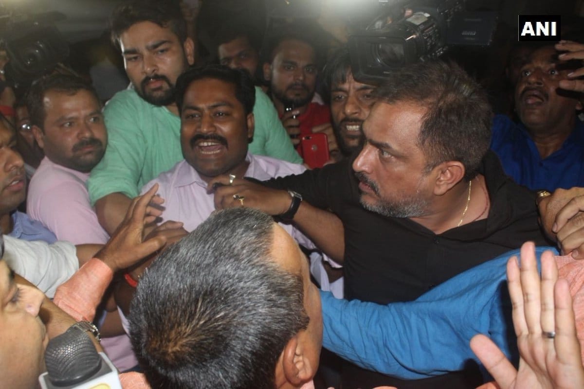 Scuffle between media persons and supporters of Unnao BJP MLA outside SSP office in Lucknow