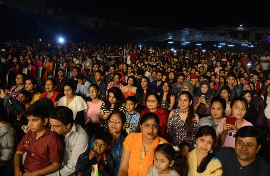 Neha kakkar live performance in dehradun