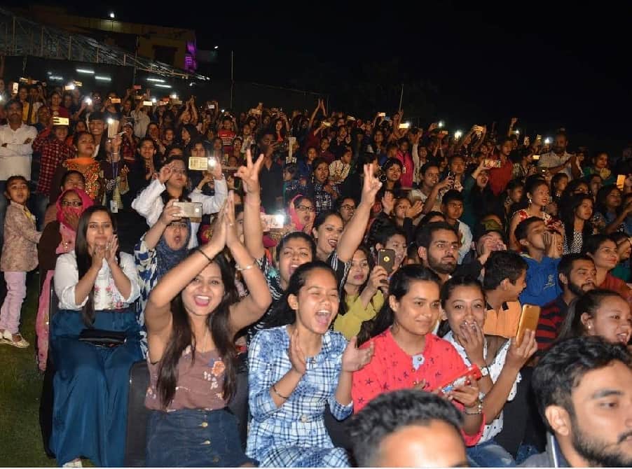 Neha kakkar live performance in dehradun