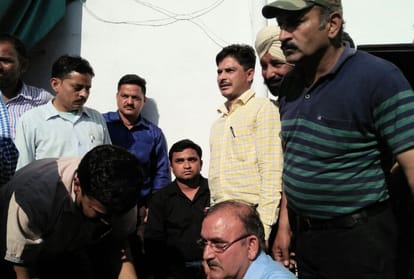 Patwari caught taking bribe in Una Himachal Pradesh