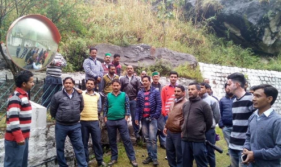मांगों की अनदेखी पर कामगारों का प्रदर्शन