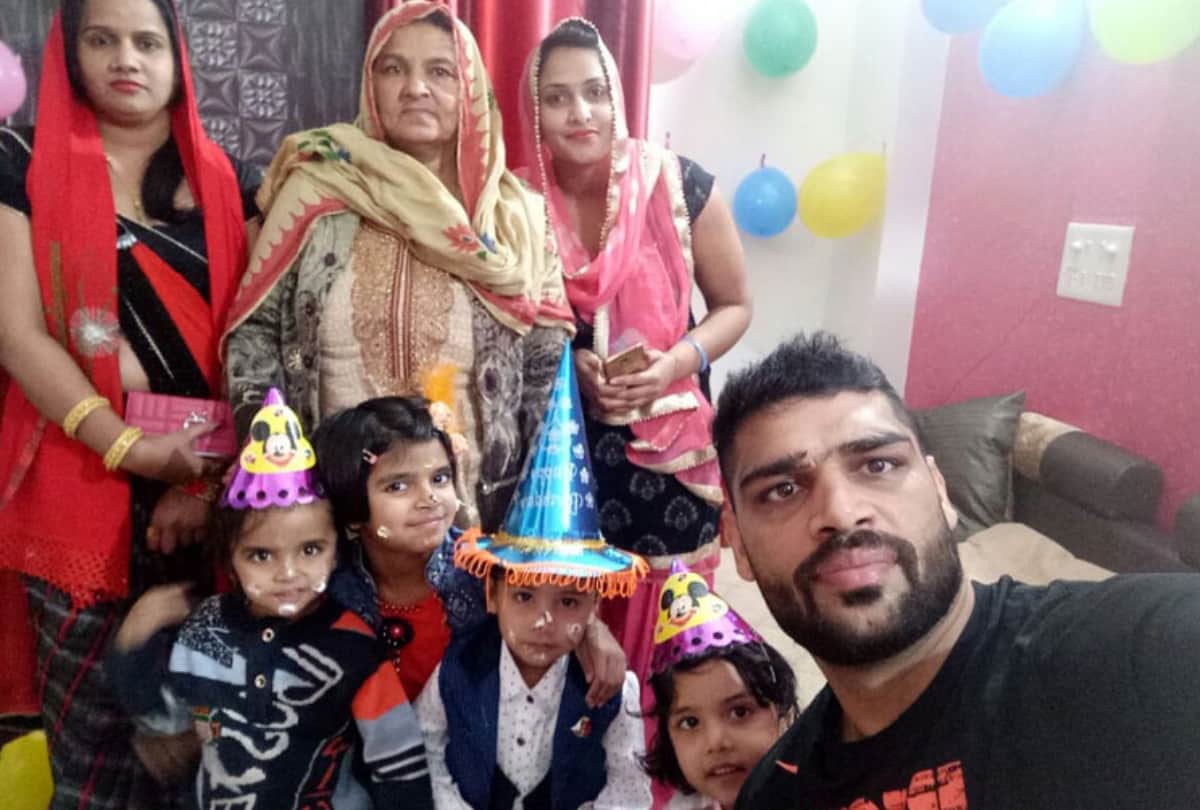 Tokyo olympics 2021 boxer satish enters in quarter final round rower arvind out but made historic record know about both athlete