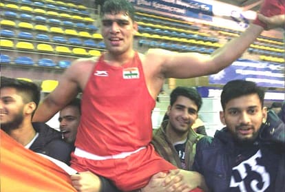 satish yadav celebrating after confirming bronze medal in boxing
