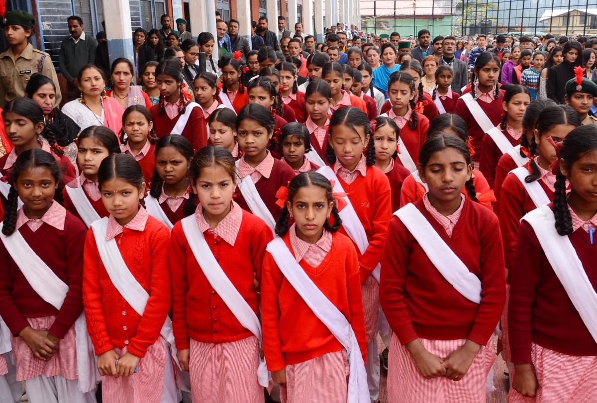 National song and the National Anthem will be played through cd cassette in schools of himachal