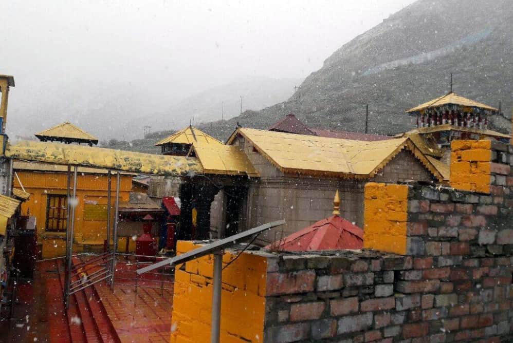 snowfall in badrinath and hemkund sahib uttarakhand