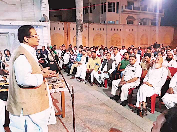 sp leader azajm kha told in workers meeting