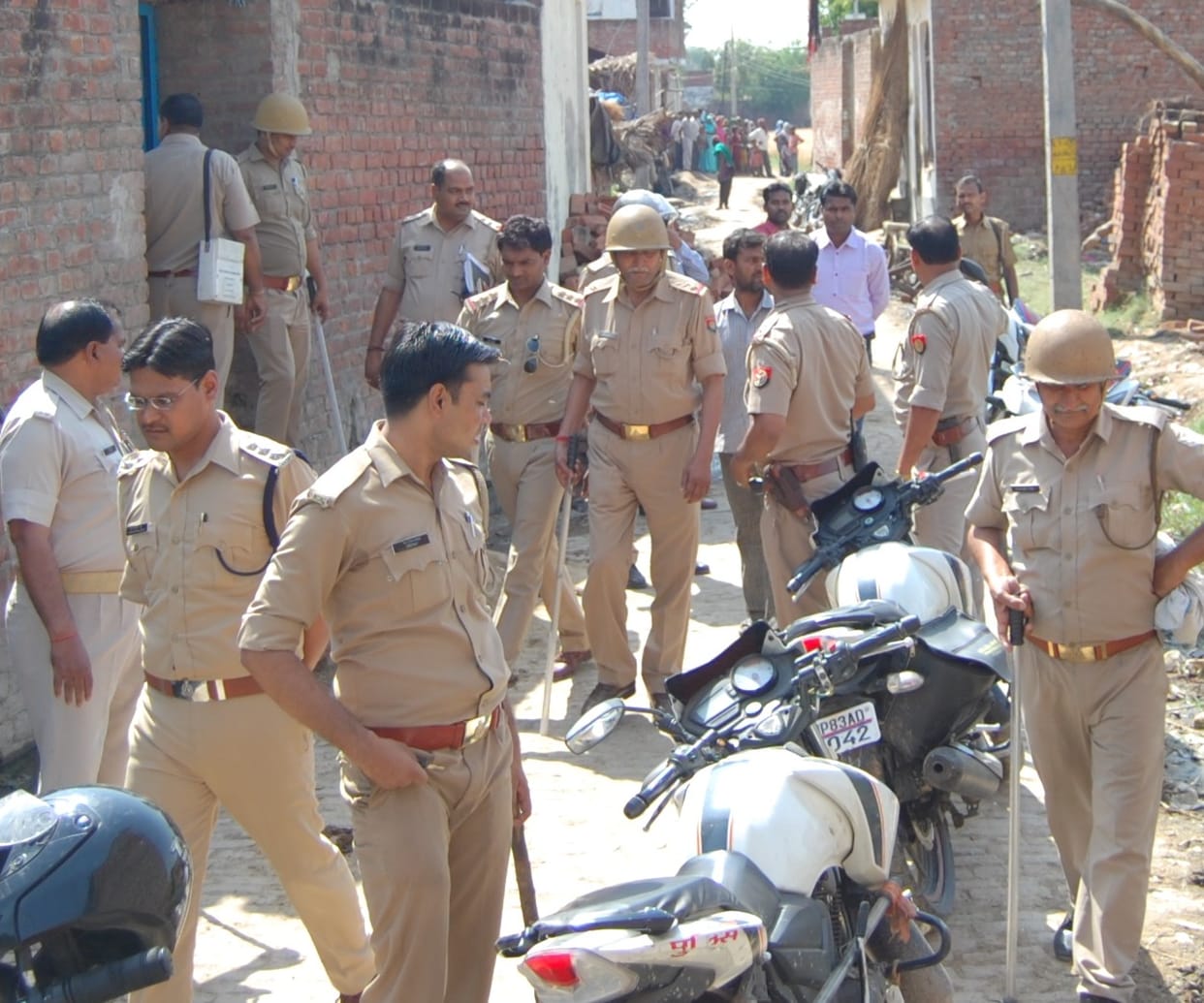 पुलिस ने महिलाओं को बेरहमी से  पीटा