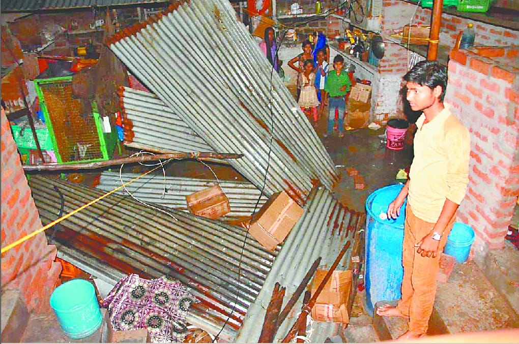 UP: 26 died due to gale and heavy rain in Agra division