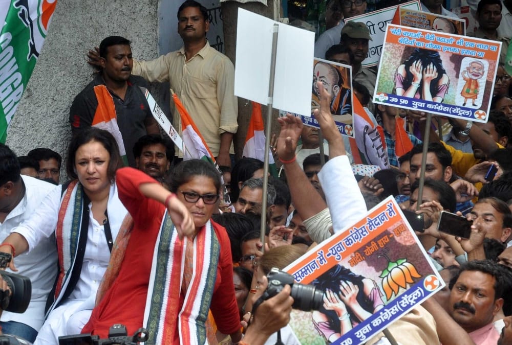 congress protest against UP government over unnao rape case.