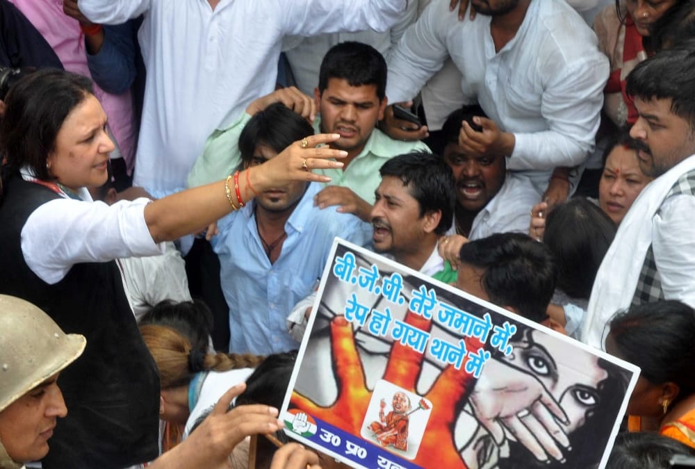 congress protest against UP government over unnao rape case.