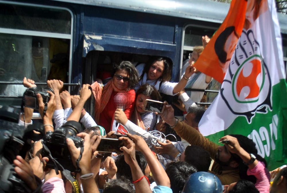 congress protest against UP government over unnao rape case.