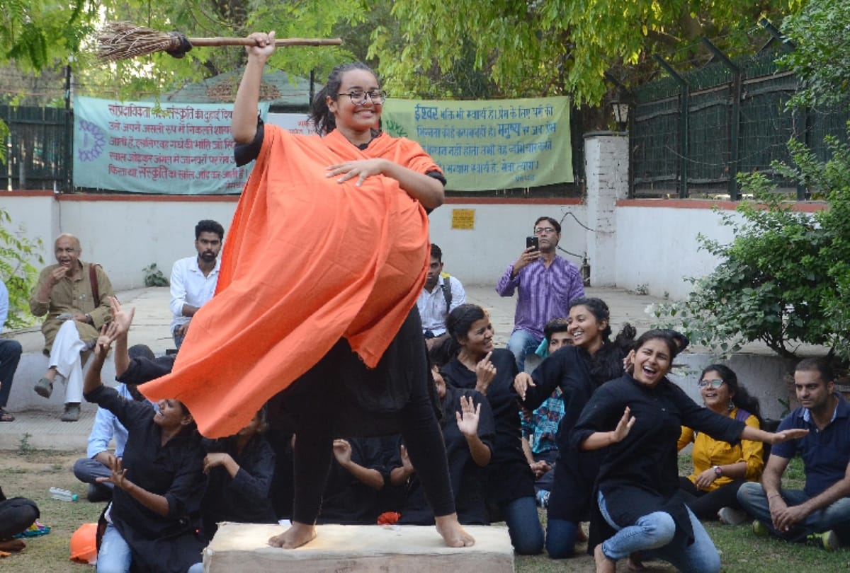 view photos of 'vikas' play performed by children in delhi