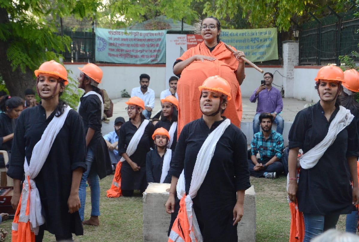 view photos of 'vikas' play performed by children in delhi
