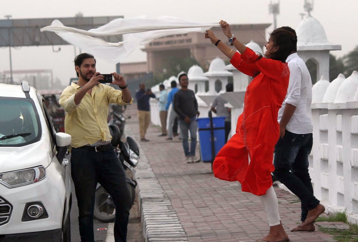 lucknow temperature goes down due to rain