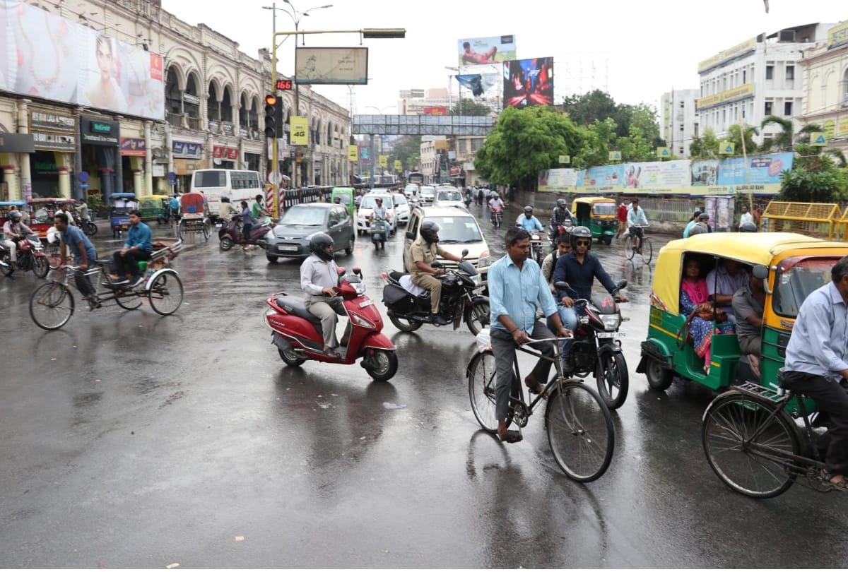 lucknow temperature goes down due to rain