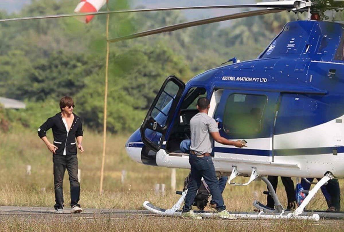 shahrukh khan use aerial route to avoid the Mumbai traffic as he opts for a chopper ride 