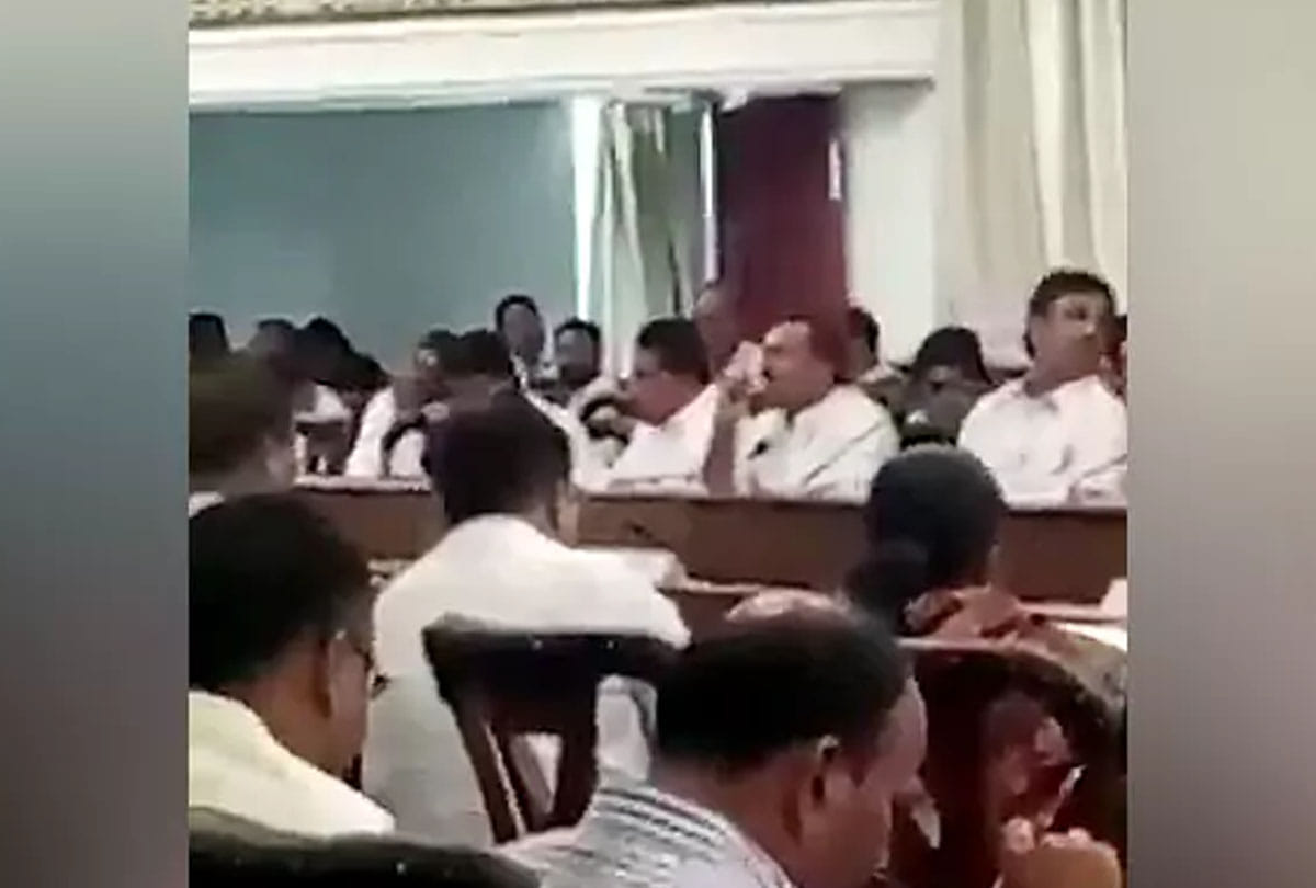 Two bjp MLA seen eating during fast called by against opposition for stalling parliament