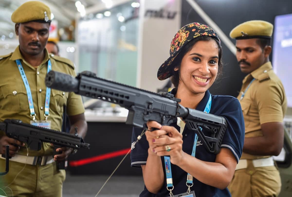 Indian Air Force's 'Sarang' display team performs on the 3rd day of the DefExpo 2018