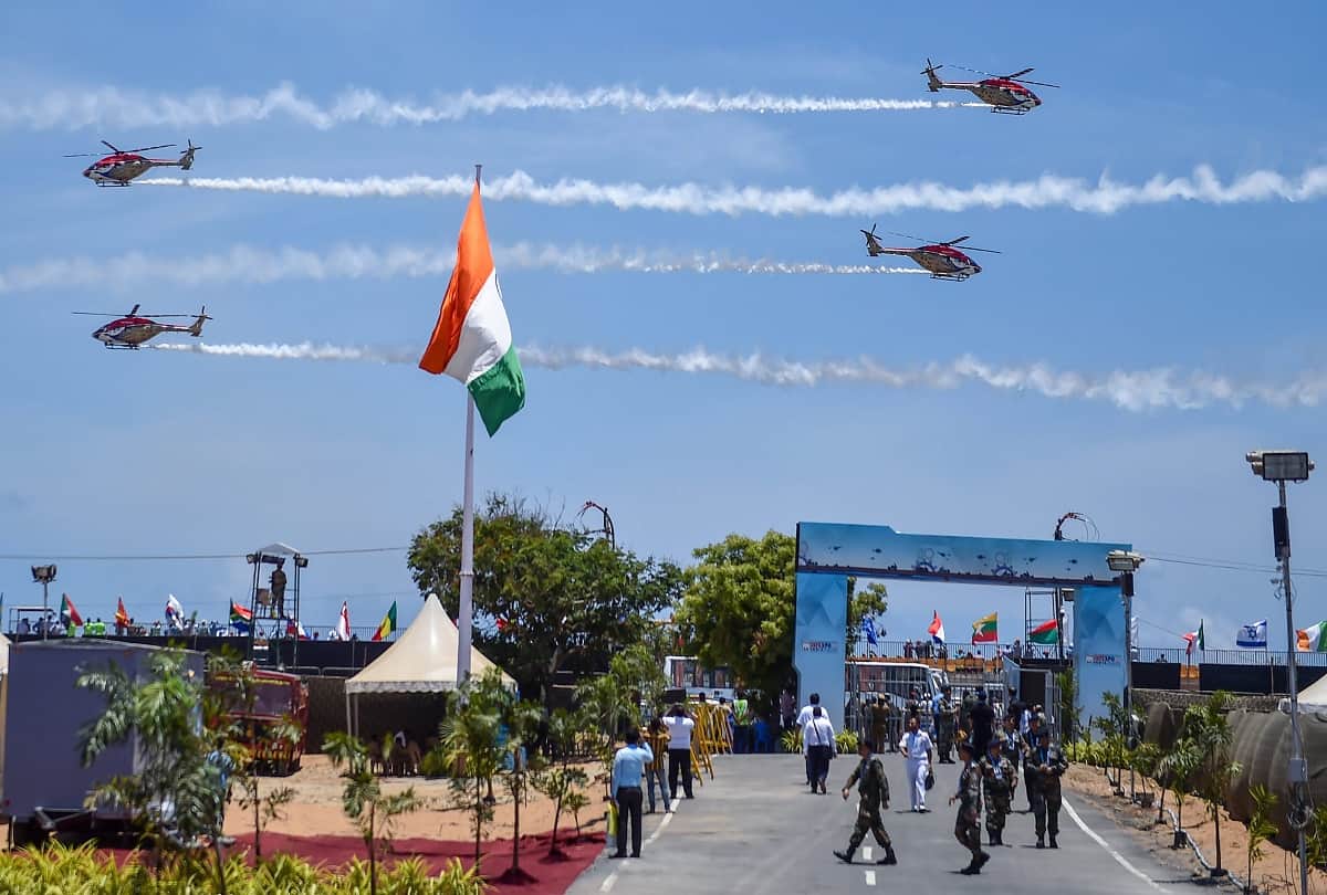 Indian Air Force's 'Sarang' display team performs on the 3rd day of the DefExpo 2018