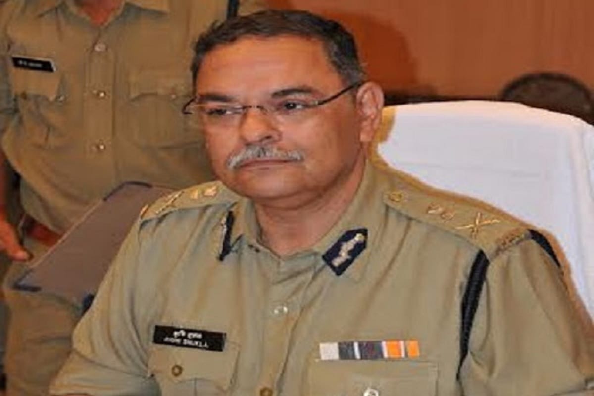 dgp police officer gave orders to officers to keep distance from media