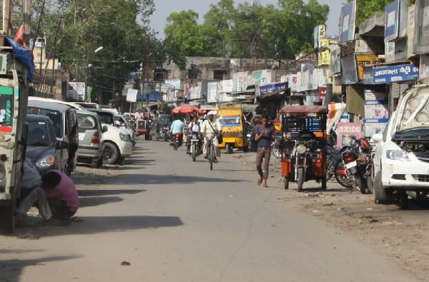 illegal stands behind jam in Budaun