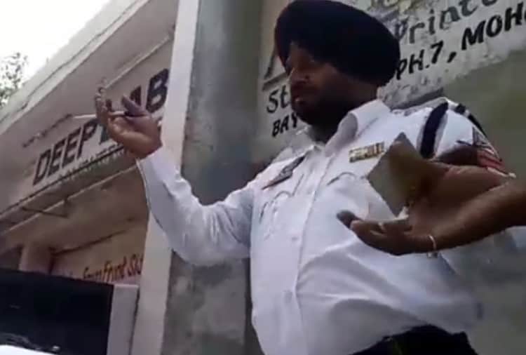 Punjab Lady Police Officer Catches Taking Bribe, Video Viral