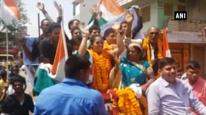 POONAM YADAV REACHES VARANSAI AFTER WINNING GOLD IN CWG 2018