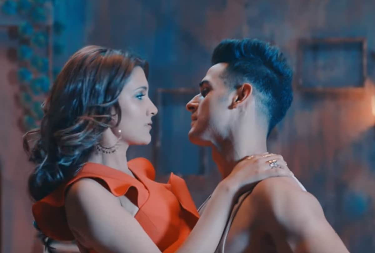 Bigg Boss 11 Priyank Sharma with singer Aastha Gill music video viral