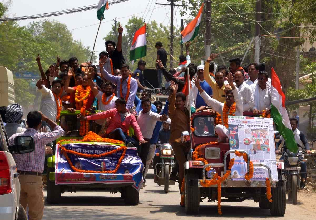Grand welcome of gold medal winner punam yadav varanasi airport to dandupur village