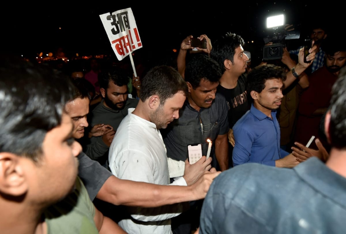 rahul gandhi tweeted for gathering people for candle march at india gate