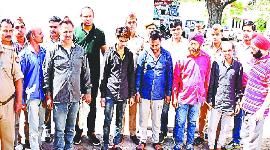 Encounter: seven accused arrested for truck robbery, RTO personnel included