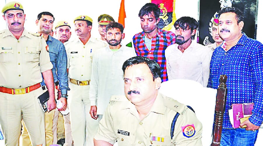 Encounter: Arrested three accused, loot in banks