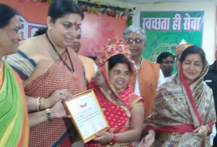 Smriti Irani on amethi's two day tour
