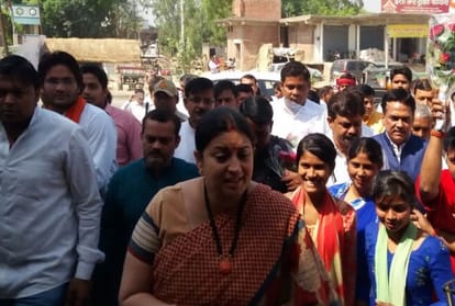 Smriti Irani on amethi's two day tour