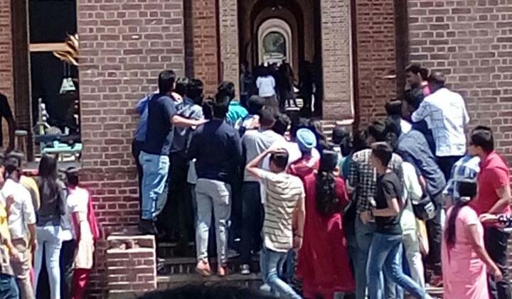Tiger shroff puzzled on student of the year 2 set in dehradun