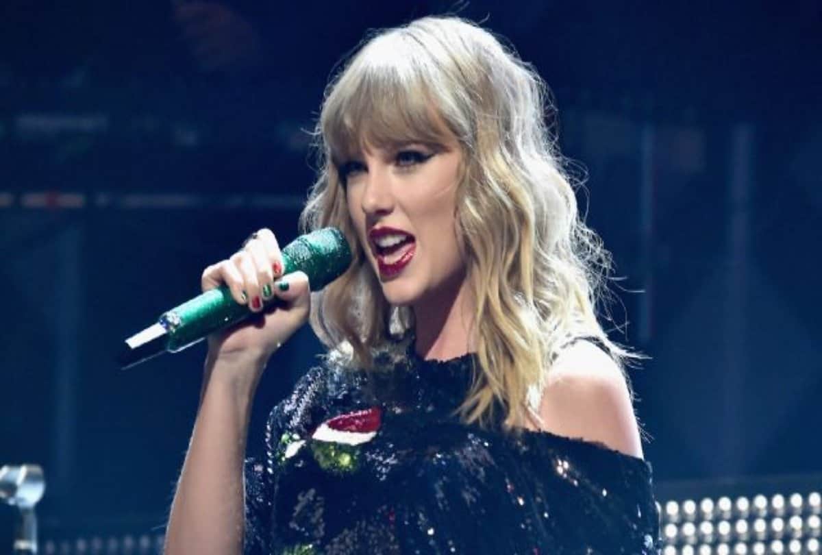 Taylor Swift says I Love You Salman A fan decodes the GIF Video as Love Confession