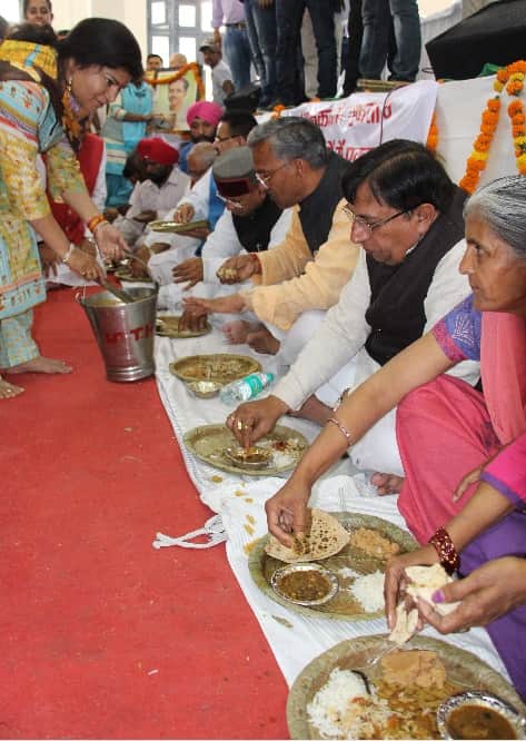 Uttarakhand cm trivendra singh rawat eat food with dalit on ambedkar jayanti 2018