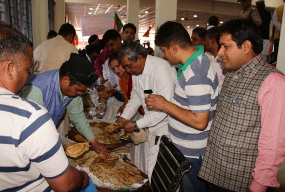 Uttarakhand cm trivendra singh rawat eat food with dalit on ambedkar jayanti 2018