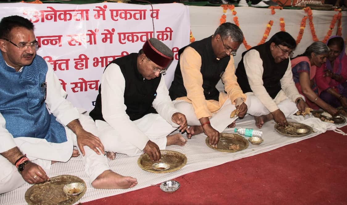 Uttarakhand cm trivendra singh rawat eat food with dalit on ambedkar jayanti 2018