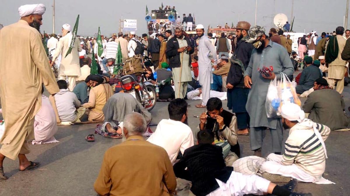 Pakistan: TLP supporters blocks roads of Lahore over Faizabad agreement 