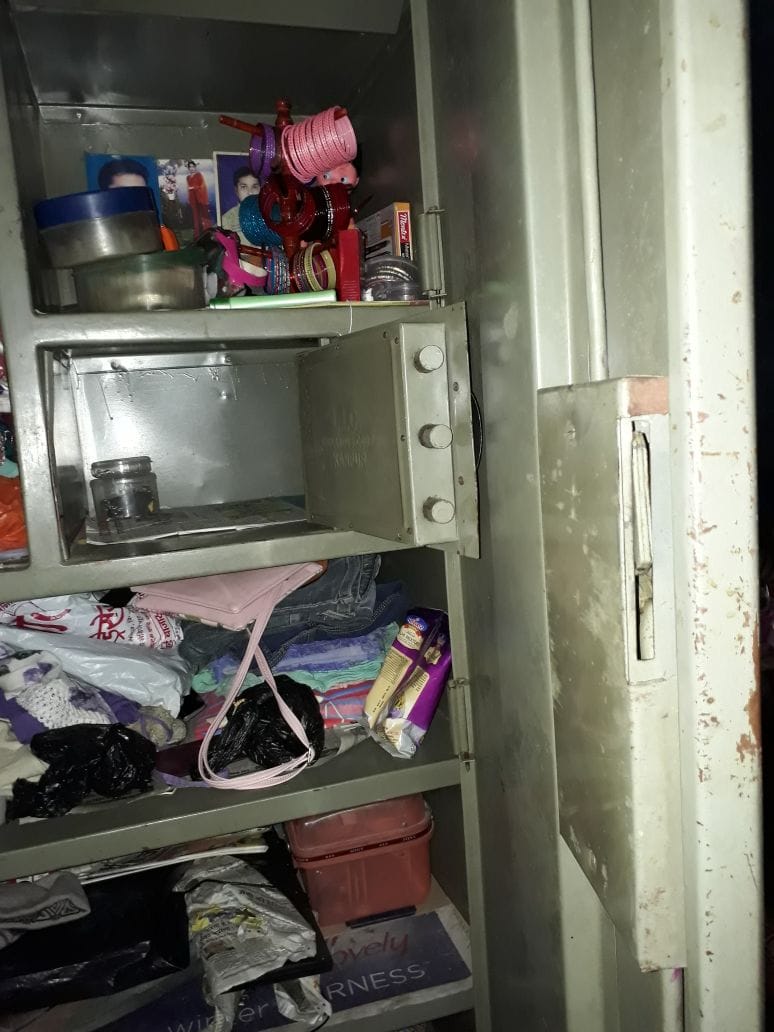 दो घरों से नकदी सहित लाखों की चोरी