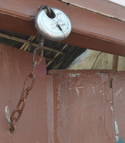 theft at home when residents enjoying marriage